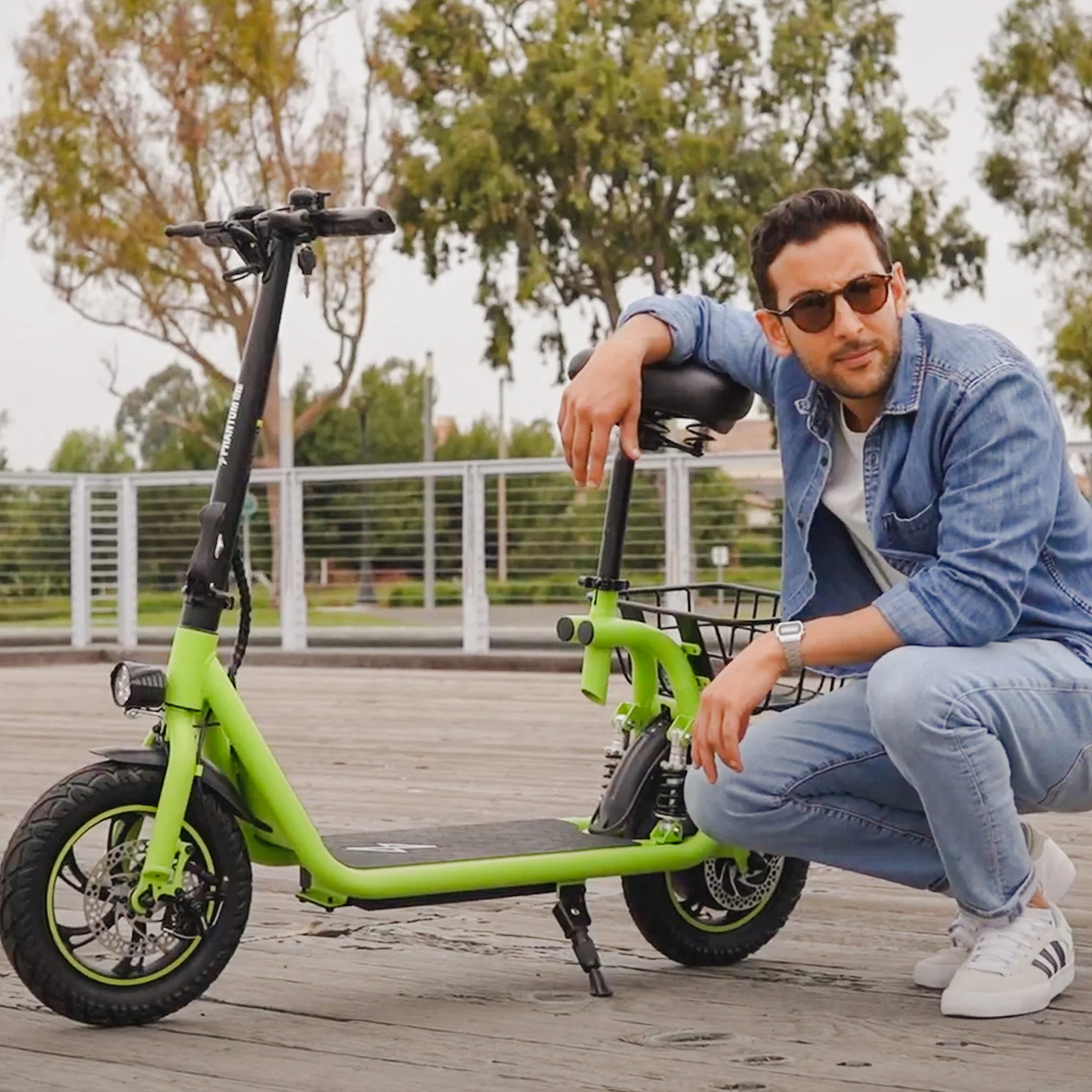 COMMUTER R1 PRO SEATED SCOOTER - Image 15